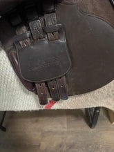 Load image into Gallery viewer, 17” Bates Adjustable Jump English Saddle
