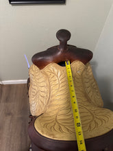 Load image into Gallery viewer, 14” Round Skirt Western Saddle