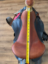 Load image into Gallery viewer, 15” CTK Colombian Saddle