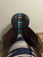 Load image into Gallery viewer, 17.5” Voltaire Lexington Monoflap Jump Saddle