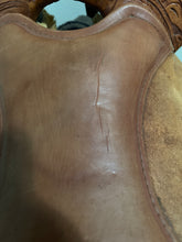 Load image into Gallery viewer, 16.5” Dale Chavez Western Saddle