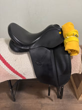 Load image into Gallery viewer, 17” Riveria Domina Dressage Saddle