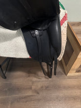 Load image into Gallery viewer, 16.5” JRD Concord Dressage Saddle