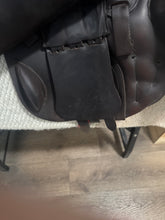 Load image into Gallery viewer, 16.5 Loxley Bliss English Saddle