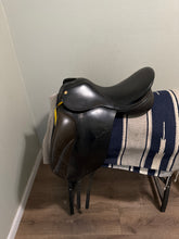 Load image into Gallery viewer, 18” Rembrandt Dressage Saddle