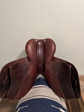Load image into Gallery viewer, 17” CWD SE02 2009 Jump Saddle