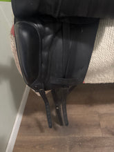 Load image into Gallery viewer, 18" Albion Dressage Saddle