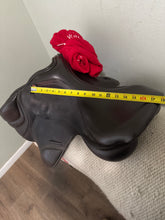 Load image into Gallery viewer, 17” Albion English Jump Saddle
