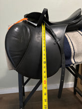 Load image into Gallery viewer, 17.5” Passier Dressage Saddle