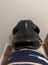 Load image into Gallery viewer, 17.5” CWD Monoflap Dressage Saddle