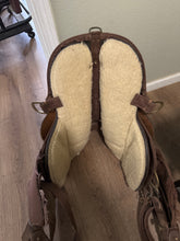 Load image into Gallery viewer, 16.5” Roundtree Western Saddle