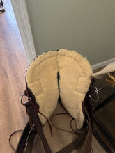 Load image into Gallery viewer, 17” High Horse Daisetta Hybrid Western Saddle