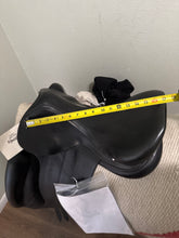 Load image into Gallery viewer, 17” Hermes Corlandus Monoflap Dressage Saddle