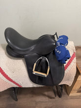 Load image into Gallery viewer, 17.5" Baines Dressage Saddle