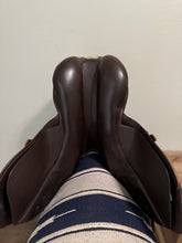 Load image into Gallery viewer, 17” Stubben Roxanne Jump Saddle