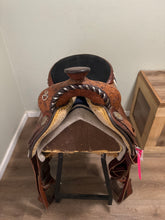 Load image into Gallery viewer, 15.5” Circle Y Western Saddle