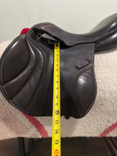 Load image into Gallery viewer, 17” Albion English Jump Saddle