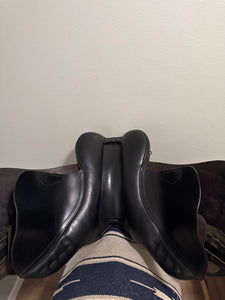 17.5” Albion Legend 5000 Dressage Saddle