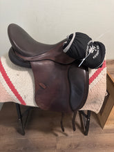 Load image into Gallery viewer, 18.5” Adam Ellis Dressage Saddle
