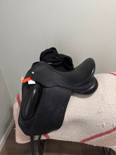 Load image into Gallery viewer, 17” Custom Advantage Monoflap Dressage Saddle