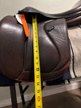 Load image into Gallery viewer, 17” Equiline Jump Saddle