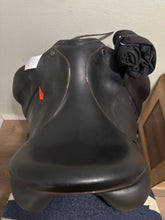 Load image into Gallery viewer, 17.5” W Trilogy Dressage Saddle