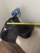 Load image into Gallery viewer, 17.5" Stubben Dressage Saddle