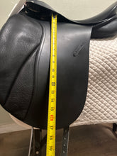 Load image into Gallery viewer, 17.5” Passier Dressage Saddle