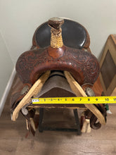 Load image into Gallery viewer, 16” Circle Y Western Saddle