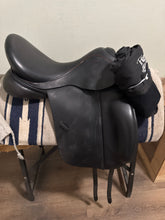 Load image into Gallery viewer, 17.5” W Trilogy Dressage Saddle