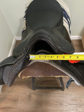 Load image into Gallery viewer, 17” Stubben Scandica Dressage Saddle