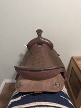 Load image into Gallery viewer, 16.5” Roundtree Western Saddle