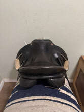 Load image into Gallery viewer, 17.5” Karl Nuerdersuss Dressage Saddle