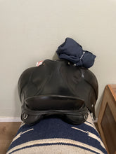 Load image into Gallery viewer, 17.5” Schleese Dressage Saddle
