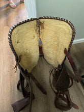 Load image into Gallery viewer, 16” Circle Y Western Saddle