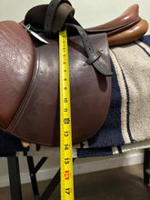 Load image into Gallery viewer, 16.5” Pessoa Rodrigo English Saddle