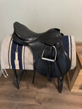 Load image into Gallery viewer, 17.5” Passier Dressage Saddle