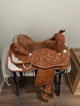 Load image into Gallery viewer, 16.5” Reinsman Western Saddle