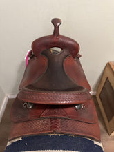 Load image into Gallery viewer, 15” Crates Western Saddle