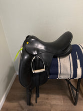 Load image into Gallery viewer, 18.5” Revere Dressage Saddle