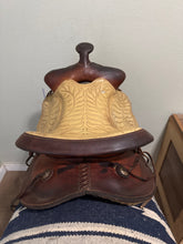 Load image into Gallery viewer, 14” Round Skirt Western Saddle