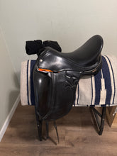 Load image into Gallery viewer, 17.5” Mac Rider Monoflap Dressage Saddle