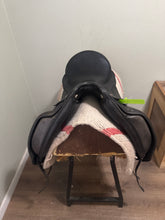 Load image into Gallery viewer, 18" Albion Dressage Saddle