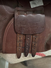 Load image into Gallery viewer, 17.5 Pessoa Heritage Jump Saddle
