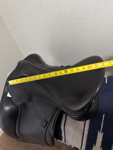 18” Superior Dressage Saddle