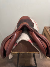 Load image into Gallery viewer, 17.5 Stubben Portos AP English Saddle