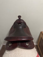 Load image into Gallery viewer, 15” Circle Y Equitation Western Arabian Saddle