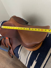 Load image into Gallery viewer, 17.5” True Brit Jump Saddle