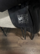 Load image into Gallery viewer, 17.5" Stubben Dressage Saddle