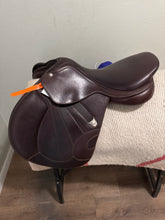 Load image into Gallery viewer, 17” Bates Adjustable Jump English Saddle